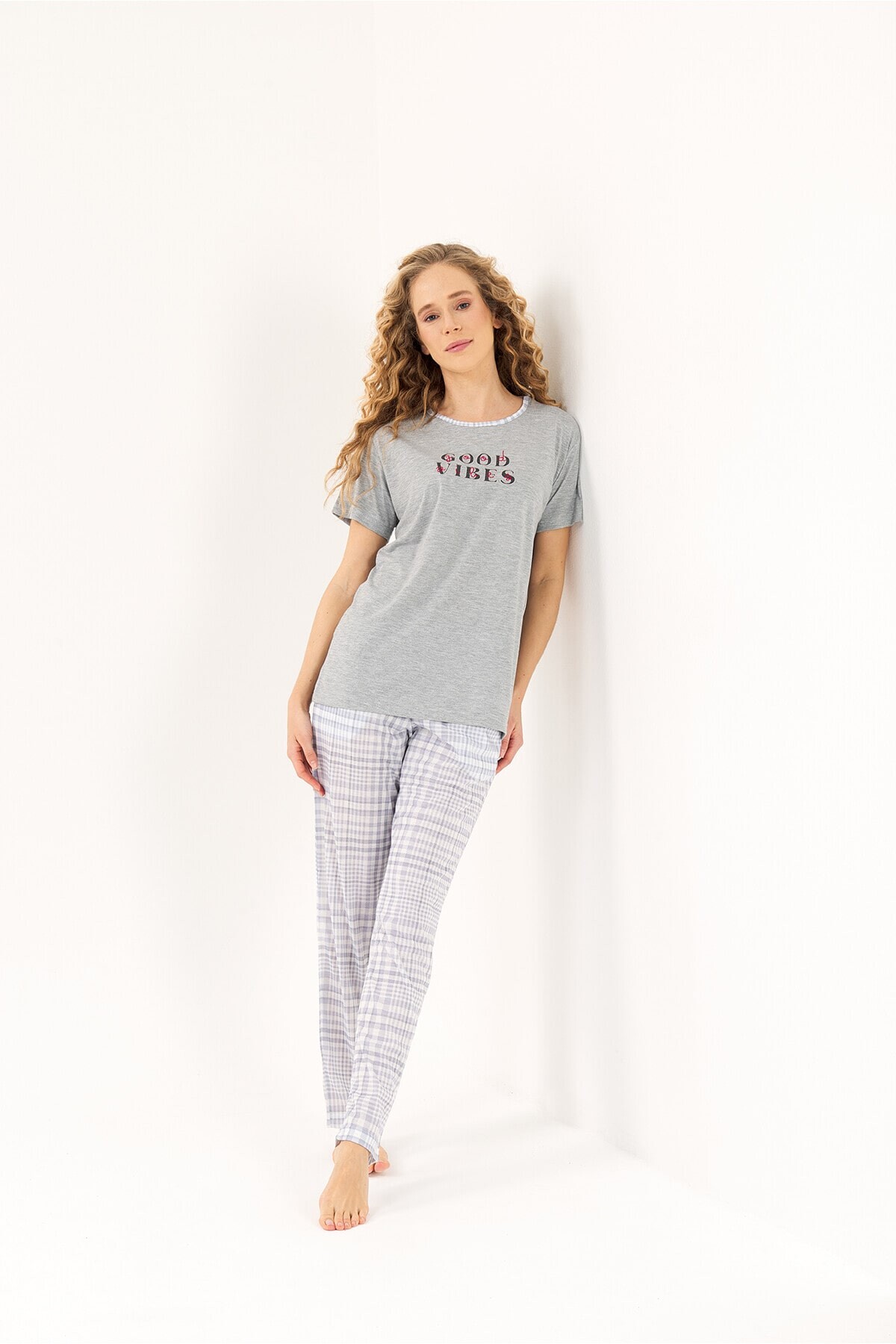 Yeni İnci - GRİ YUVARLAK YAKA VİSKON KADIN PİJAMA TAKIMI